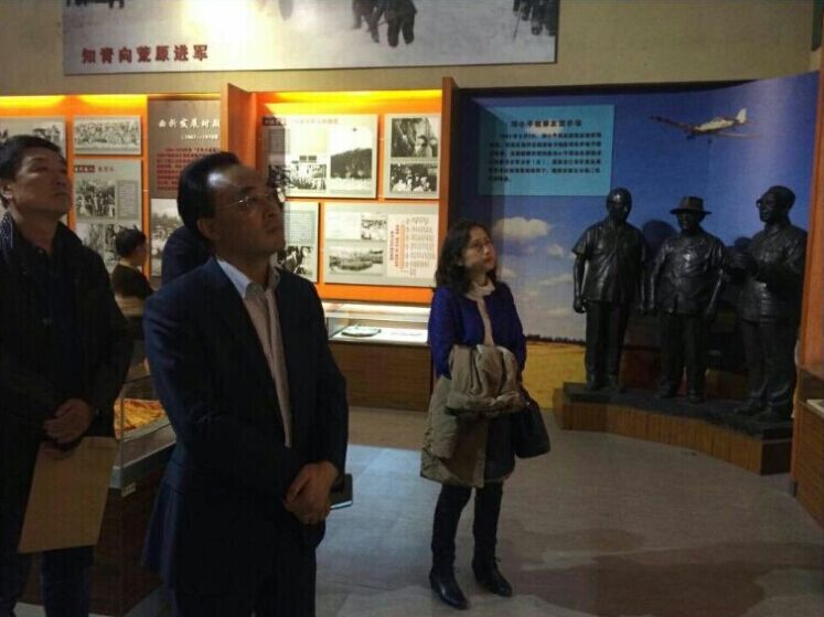 趙總、范總參觀博物館