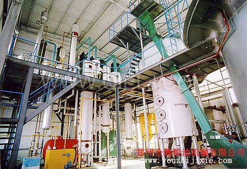 我公司采用的是新型效率高的DTDC系列蒸脫機(jī)(圖3)