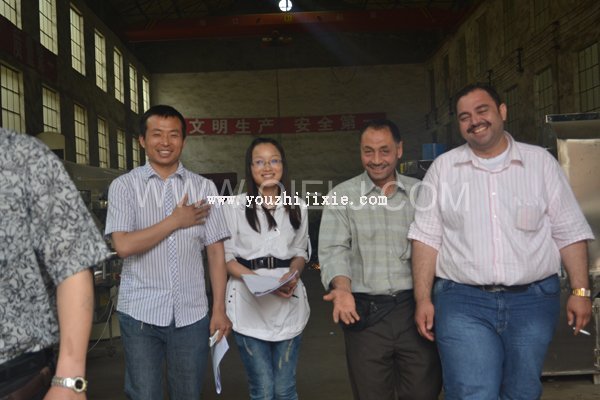 敘利亞客戶專程到鄭州企鵝糧油機(jī)械有限公司購(gòu)(圖2)